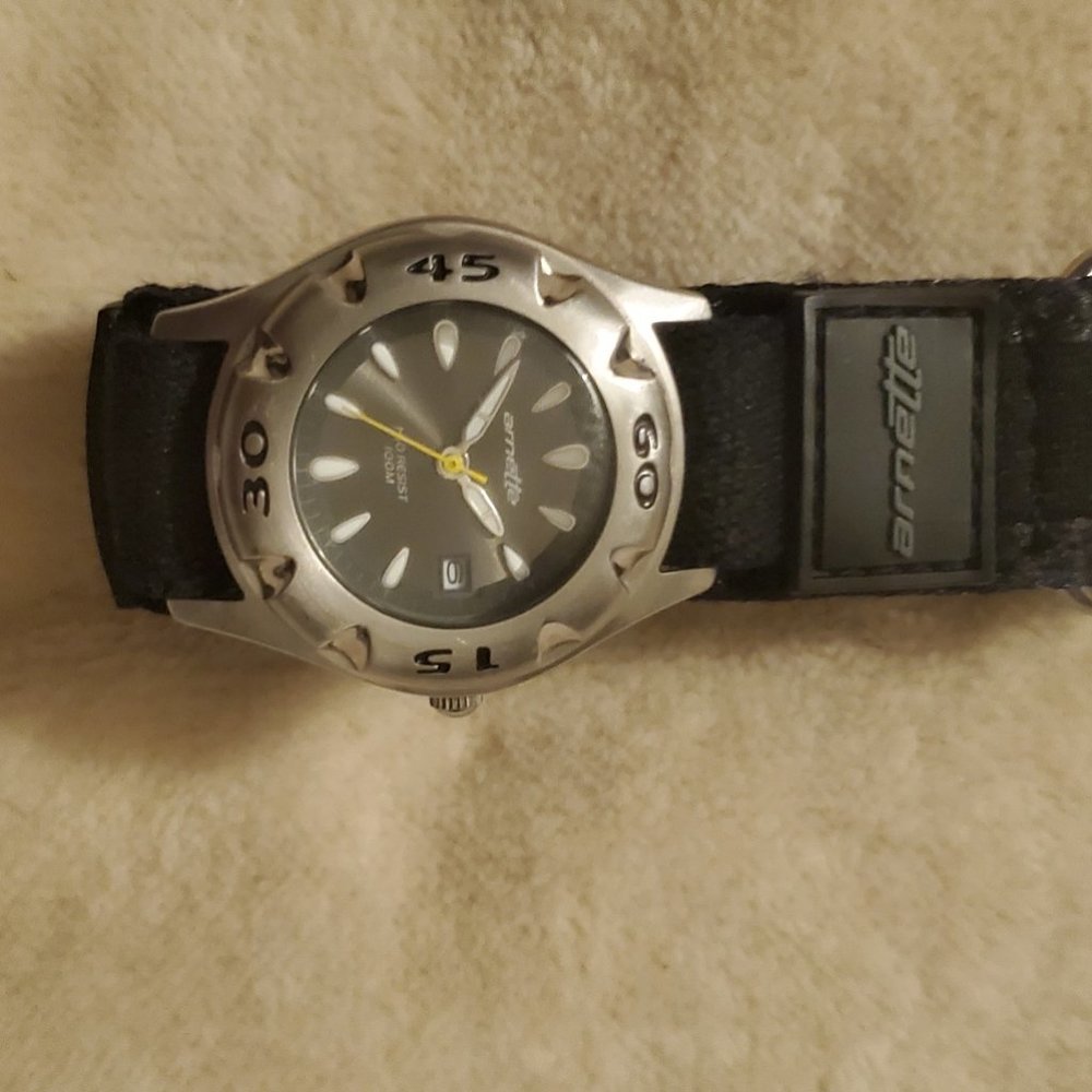 ARNETTE VELCO STRAP WATCH